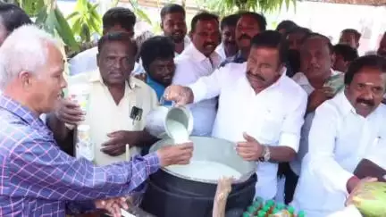 ஸ்ரீரங்கம்: அம்மா மண்டபம் பகுதியில் நீர் மோர் பந்தல் திறப்பு -அமைச்சர் பங்கேற்பு