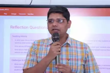 సదాశివనగర్: ఉపాద్యాయులు తమ బోదనా వ్యూహాలను నిరంతరం మార్చుకోవడం ద్వారా గుణాత్మక విద్యాని అందించవచ్చు : జిల్లా కలెక్టర్ అశిష్ సంగ్వాన్