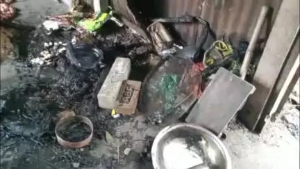 গোঁসাইগাঁও ভাগ: ১নং বৰুৱাপাৰাত অগ্নিকাণ্ডত প্ৰতিমা বৰ্মণ নামৰ এগৰাকী বিধৱা মহিলাৰ দোকান সম্পূৰ্নভবে ভস্মীভূত