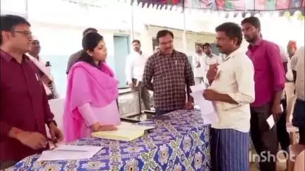 సైదాపూర్: భూభారతి రెవెన్యూ సదస్సులను ప్రజలు సద్వినియోగం చేసుకోవాలి: దుద్దనపల్లి, బొమ్మకల్ గ్రామాలలో జిల్లా కలెక్టర్ పమేలా సత్పతి