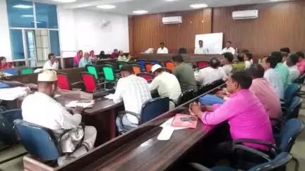 बड़हरिया: बड़हरिया प्रखंड मुख्यालय में बीएलओ का तीन दिवसीय प्रशिक्षण शुरू