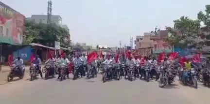 దేవరకద్ర: 20న దేశవ్యాప్త సమ్మె.. మద్దతుగా దేవరకద్ర పట్టణంలో సీఐటీయూ బైక్ ర్యాలీ
