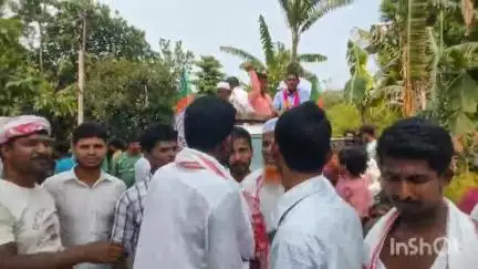 দক্ষিণ শালমাৰা: ৯৯ শতাংশ মুছলমান লোকে বসবাস কৰা মেদৰটাৰীত বিজেপি দলৰ প্ৰাৰ্থী জয়লাভৰ পিছতেই হাজাৰ হাজাৰ ৰাইজৰ বিশাল ৰেলী