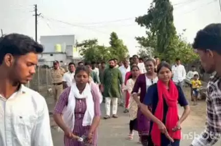 वरोरा: पाचगाव (ठा.), येथे धागा संघर्षाचा कॅम्प स्पर्धा परीक्षा मार्गदर्शन शिबीरच्या समारोपीय कार्यक्रमाला आ. देवतळेची उपस्थिती