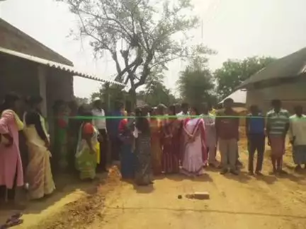 মানবাজার ২: জারাগোড়া প্রাইমারি স্কুল থেকে চন্দনপুর পর্যন্ত কংক্রিট রাস্তার কাজের সিলিন্যাস করা হলো