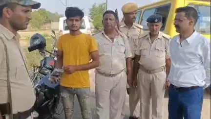 रक्सौल: हरैया थाना क्षेत्र के डंकन रोड स्थित निर्मला पैलेस के समीप पुलिस ने 198 ग्राम स्मैक के साथ एक व्यक्ति को किया गिरफ्तार