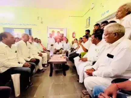 బిచ్కుంద: ప్రజలకు అందుబాటులో ఉండి వారి సమస్యల పరిష్కారానికి కృషి చేయాలి: జుక్కల్ ఎమ్మెల్యే తోట లక్ష్మి కాంతరావు