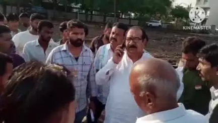 जीरन: ग्राम चल्दु और आसपास के ग्रामीणों ने नीमच विधायक को नारकोटिक्स विभाग के खिलाफ ज्ञापन सौंपा