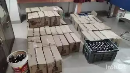 चकाई: चकाई पुलिस ने कार से 936 बोतल शराब की बरामद, तस्कर फरार
