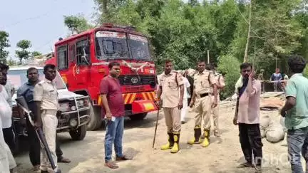 चौसा: चौसा प्रखंड के मोरसंडा पंचायत में आग लगने से सात घर राख हो गए, लाखों का नुकसान