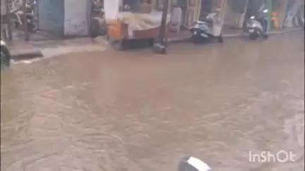 कर्जत: पावसाने नेरळ बाजारपेठेत पाणीच पाणी..
व्यापारी त्रस्त