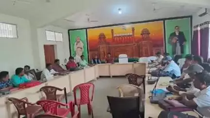 बरहरुवा: बरहरवा प्रखंड कार्यालय में हुई मनरेगा कर्मियों की आवश्यक बैठक