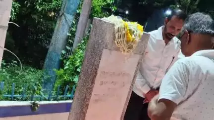 তেহট্ট ২: কল্যাণী বিশ্ববিদ্যালয়ের মেধাবী ছাত্র স্বপন সেন শর্মার মৃত্যুদিবস পালন করা হলো কল্যাণী তৃণমূল ছাত্র পরিষদের পক্ষ থেকে