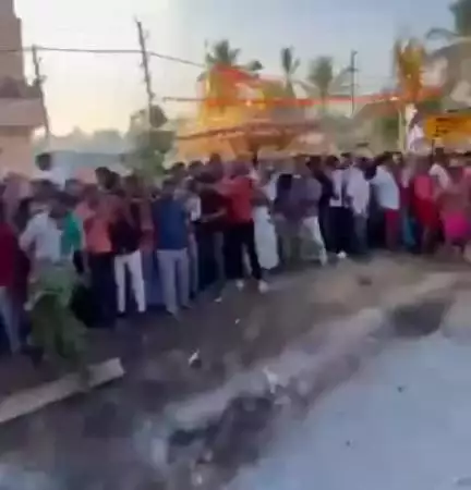 ಚನ್ನಪಟ್ಟಣ: ಮತ್ತೀಕೆರೆ ಗ್ರಾಮದಲ್ಲಿ ಮಾರಮ್ಮದೇವಿ ಅಗ್ನಿಕೊಂಡ ಮಹೋತ್ಸವ