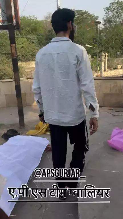 OM SHANTI 💐
भगवान से प्रार्थना है कि इतना पैसा गरीब लोगों को दे 
इसे आगे में कुछ नहीं बोल सकता 🥺

#apsgurjar #rip #girl #gwalior