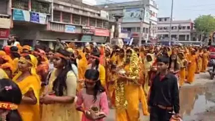 तरैया में श्री रुद्र महायज्ञ को लेकर निकली भव्य कलस यात्रा