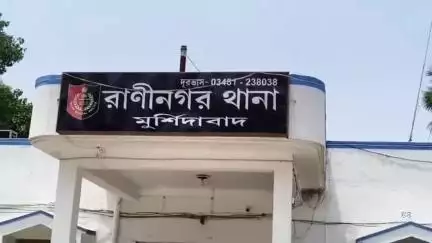 রানিনগর ২: রাণীনগর থানার কাতলামারি এলাকা থেকে ৩জনকে গ্রেফতার করে পাঁচ দিনের পুলিশ হেফাজতের আবেদন চেয়ে আদালতে পাঠালো পুলিশ
