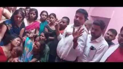 बाराचट्टी: तेजस्वी यादव के निर्देश पर युवा जिला अध्यक्ष पिपराही गांव पहुंचे, युवा नेता के निधन पर परिजनों से की मुलाकात