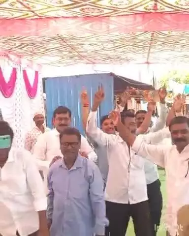 भातकुली: न्यायमूर्ती भूषण गवई यांची सरन्यायाधीशपदी निवड झाल्याने
दारापूरात जल्लोष