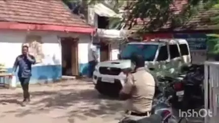 करमाळा: मांजरगावजवळ टिपरच्या धडकेत कारमधील पती-पत्नीसह मुलगा जखमी
