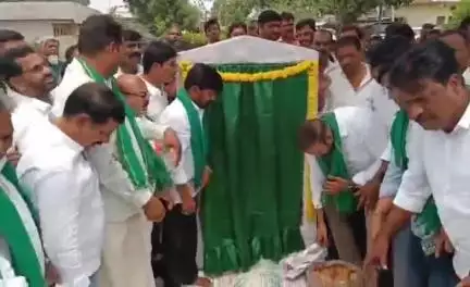 గాంధారి: గుర్జల్ గ్రామంలో గోదాం నిర్మాణానికి భూమి పూజ చేసిన ఎల్లారెడ్డి ఎమ్మెల్యే మదన్మోహన్