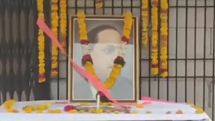 केज: विश्वरत्न डॉ बाबासाहेब आंबेडकर अभ्यासिका केंद्राचे आमदार नमिता मुंदडा यांच्या हस्ते केज येथे लोकार्पण करण्यात आले