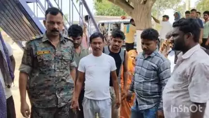 बांके बाज़ार: बस और मोटरसाइकिल की सीधी टक्कर में युवक गंभीर रूप से घायल