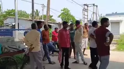 কালনা ২: বাঁশাই পশ্চিমপাড়ায় মানসিক অবসাদ থেকে গলায় ফাঁস দিয়ে আত্মঘাতী এক ব্যক্তি,বুধবার কালনা হসপিটালে হল মৃতদেহের ময়নাতদন্ত