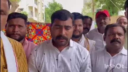 धामणगाव रेल्वे: यवतमाळ येथे राज्यमंत्री अशोक उईके यांच्या ऑफिस समोर रक्तदान आंदोलन ,धामणगाव चे हजारो कार्यकर्ते तालुकाप्रमुख सुरज गंथडे