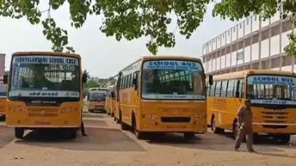 குடியாத்தம்: காந்திநகர் குடியாத்தம் அரசு கலைக் கல்லூரி மைதானத்தில் 33 பள்ளிகளை சேர்ந்த 164 பள்ளி வாகனங்கள் ஆய்வு 37 வாகனங்கள் மறுபரிசோதனைக்கு உத்தரவு