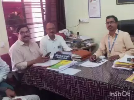 बल्लारपूर: पंचायत समितीच्या सभागृहात सेवानिवृत्त शिक्षक कर्मचाऱ्यांची समस्या निवारण सभा