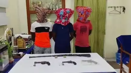 সোনারপুর: লাঙলবেরিয়া এলাকা থেকে আগ্নেয়াস্ত্র সহ গ্রেপ্তার 3