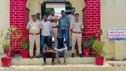 सीमलवाड़ा: बांसिया में एक महिला के गले से चेन स्नेचिंग के मामले में दो बदमाश गिरफ्तार, वारदात में प्रयुक्त पावर बाइक और चेन की जब्त