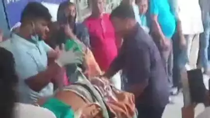 তেহট্ট ২: ব্রেনস্ট্রোকে আক্রান্ত তেহট্টের বিধায়ক তাপস কুমার সাহা, তেহট্ট মহকুমা হাসপাতাল থেকে নিয়ে যাওয়া হল কলকাতায়