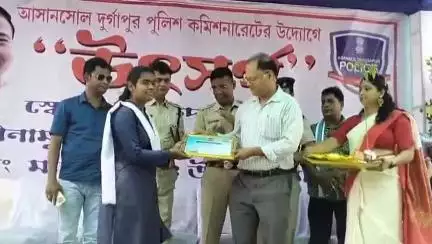 জামুরিয়া: আসানসোল দুর্গাপুর পুলিশের উদ্যোগে ও জামুড়িয়া থানার পরিচালায় উৎসর্গ কর্মসূচী মাধ্যমে স্বেচ্ছায় রক্ত দান শিবির