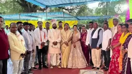 भानुप्रतापपुर: ग्राम भंडारडिग्गी में लछुराम नरेटी के घर आयोजित विवाह समारोह में शामिल हुईं भानुप्रतापपुर विधायक सावित्री मनोज मंडावी