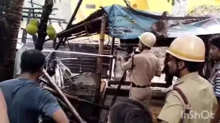 বনগাঁ: বনগাঁ কলেজপাড়ায় রান্নাঘরে আগুনে , ঘটনাস্থলে দমকলের একটি ইঞ্জিন