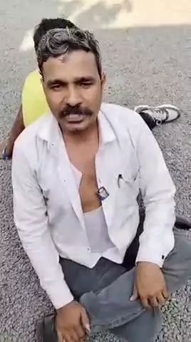 सनावद पुलिस ने दोनों पेरो से विकलांग में पापा और मेरे भाई को सनावद पुलिस ने मारा सनावद पुलिस को सज़ा ज़रूर मिलनि चाहिए