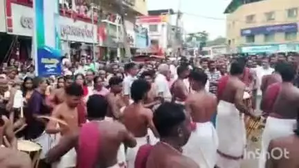 കാർത്തികപ്പള്ളി: എടത്വാ സെന്റ് ജോർജ് ഫൊറോനാ പള്ളിയിൽ എട്ടാമിടത്തോടെ ആഘോഷത്തിന് കൊടിയിറങ്ങി, കൊടിക്കുന്നിൽ സുരേഷ് എം.പി ദർശനം നടത്തി