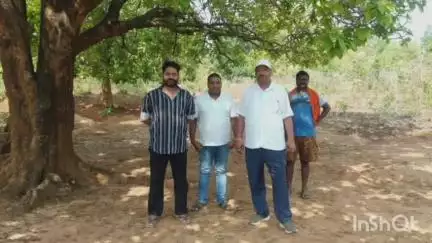 गारू: रेंज ऑफिसर नंदकुमार मेहता ने बुधवार दोपहर 1:00 बजे बारेसार वन क्षेत्र का दौरा किया