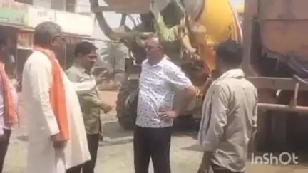 अन्तागढ़: अंतागढ़ शहर में सड़क निर्माण का निरीक्षण नगर पंचायत अध्यक्ष राधेलाल नाग ने किया