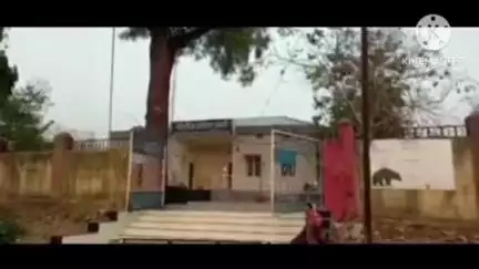 आष्टी: शेतकऱ्याची हँडललॉक केलेली दुचाकी चोरट्याने पळवली ...लहान आर्वी येथील घटना 40 हजाराची नुकसान..
