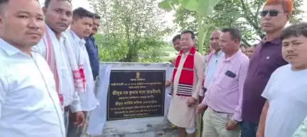 ঢকুৱাখানা ভাগ: ঢকুৱাখনাত দুখন পকী দলঙৰ নিৰ্মাণকাৰ্য্য শুভাৰম্ভণী কৰে বিধায়ক নৱ কুমাৰ দলেই