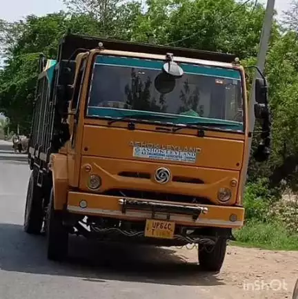 खरौंधी: केतार में ओवरलोड बालू से भरा ट्रक जब्त, अंचल पदाधिकारी और थाना प्रभारी ने की कार्रवाई