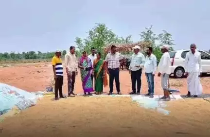 రాజంపేట: శివాయిపల్లి గ్రామంలో వరి ధాన్యం కొనుగోలు కేంద్రాన్ని పరిశీలించిన : ఐకెపి డిపిఎం రమేష్ బాబు