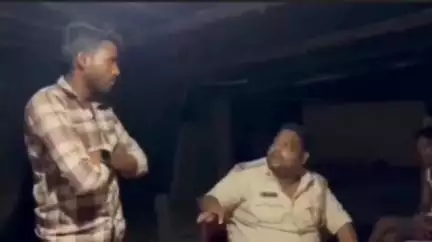 तमनार: घरघोड़ा-तमनार सीमा पर अवैध सराई लकड़ी से भरे एक ट्रक को किया गया जब्त