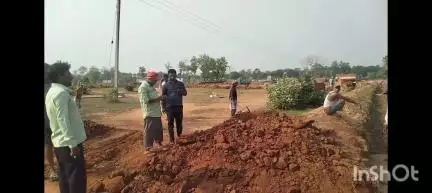 बिरनी: बनपुरा में ज़मीन पर कब्जा करने की साजिश, सीमांकन रोकने पर दबंगों ने राजस्व कर्मी को धमकाया