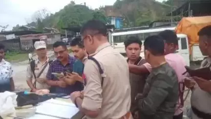 বিহপুৰীয়া: বান্দৰদেৱাত ড্ৰাগছভৰ্তি এটা চাবোনৰ বাকচসহ এজন অৰুণাচলী যুৱকক আটক আৰক্ষীৰ, স্কুটী জব্দ