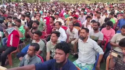 বাদুড়িয়া: সংশোধিত ওয়াকফ আইন 2025 বাতিল সহ একাধিক দাবিতে বাদুড়িয়া চৌমাথা এলাকায় নওসদ সিদ্দিকীর আলোচনা সভা