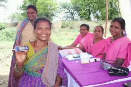 ಹಿರೇಕೆರೂರು: ಹಿರೇಕಬ್ಬಾರ ಗ್ರಾಮದಲ್ಲಿ ಉದ್ಯೋಗ ಕಾರ್ಮಿಕರಿಗೆ ದುಡಿಯೋಣ ಬಾ, ಉಚಿತ ಅರೋಗ್ಯ ತಪಾಸಣೆ:ಸಹಾಯಕ ನಿರ್ದೇಶಕರಿಂದ ಚಾಲನೆ